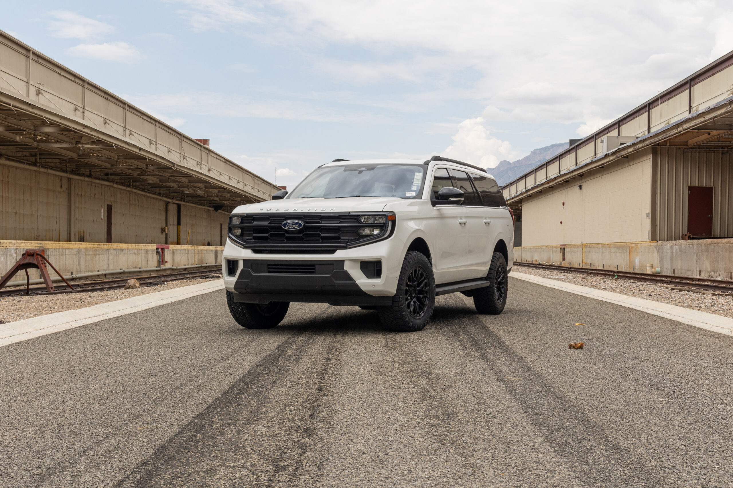 Ford Expedition equipped with the ReadyLIFT 69-25300 SST Lift Kit