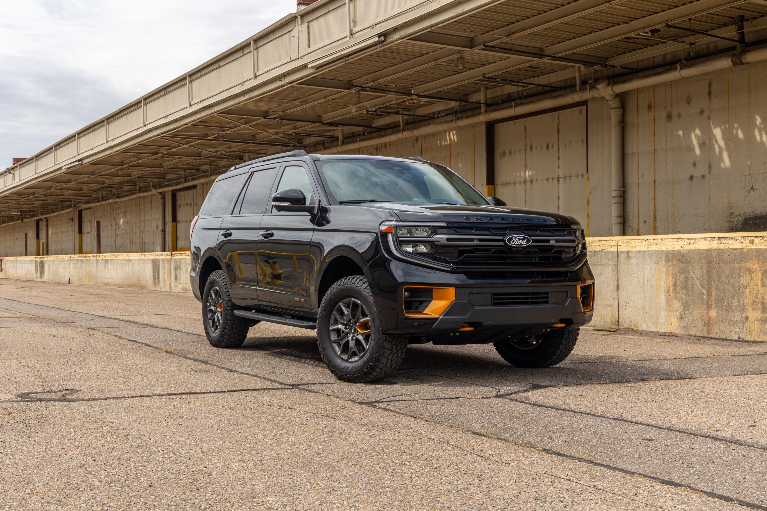 Ford Expedition Tremor equipped with a ReadyLIFT SST Lift Kit