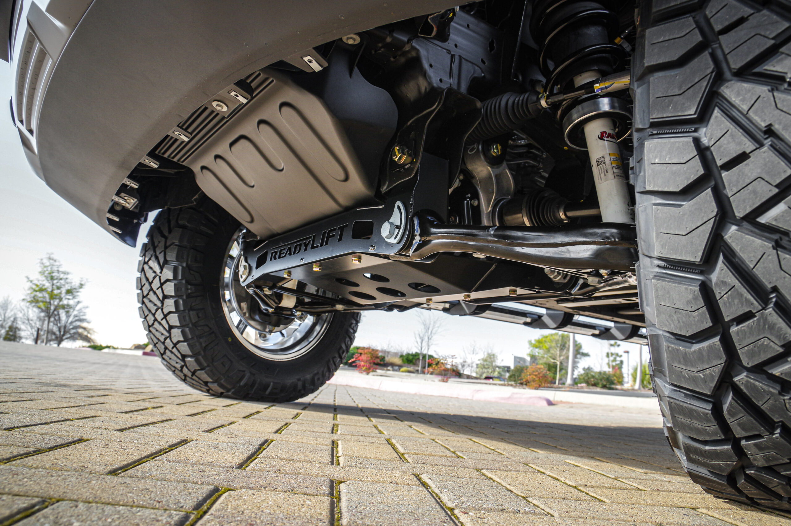 Supporting ReadyLIFT GM 1500 suspension and vehicle image